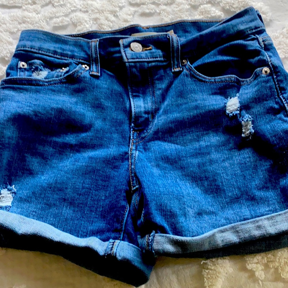 Nearly new set of Levis Jean shorts.